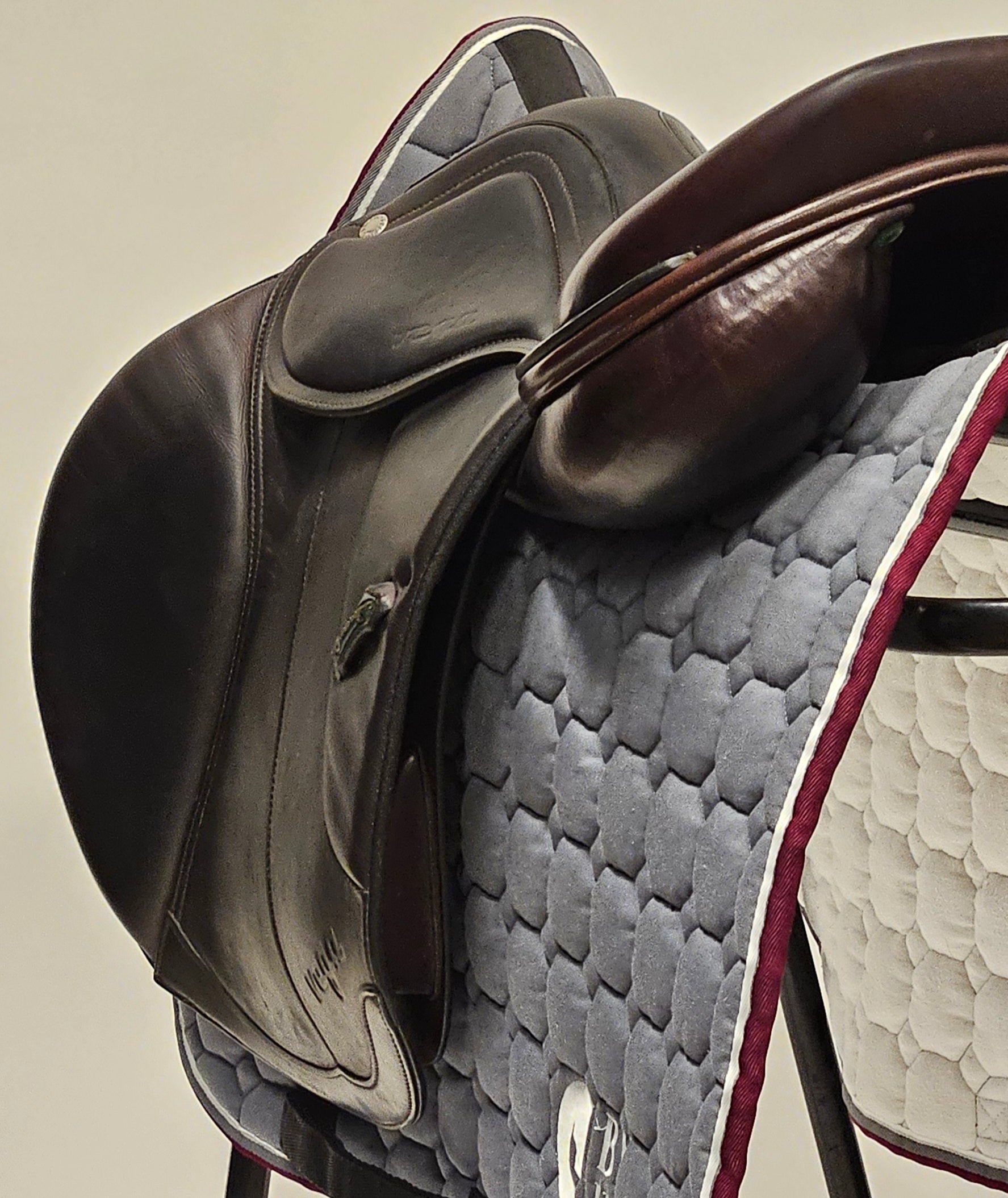 Amerigo Vega Hoppsadel 17"/+1,5