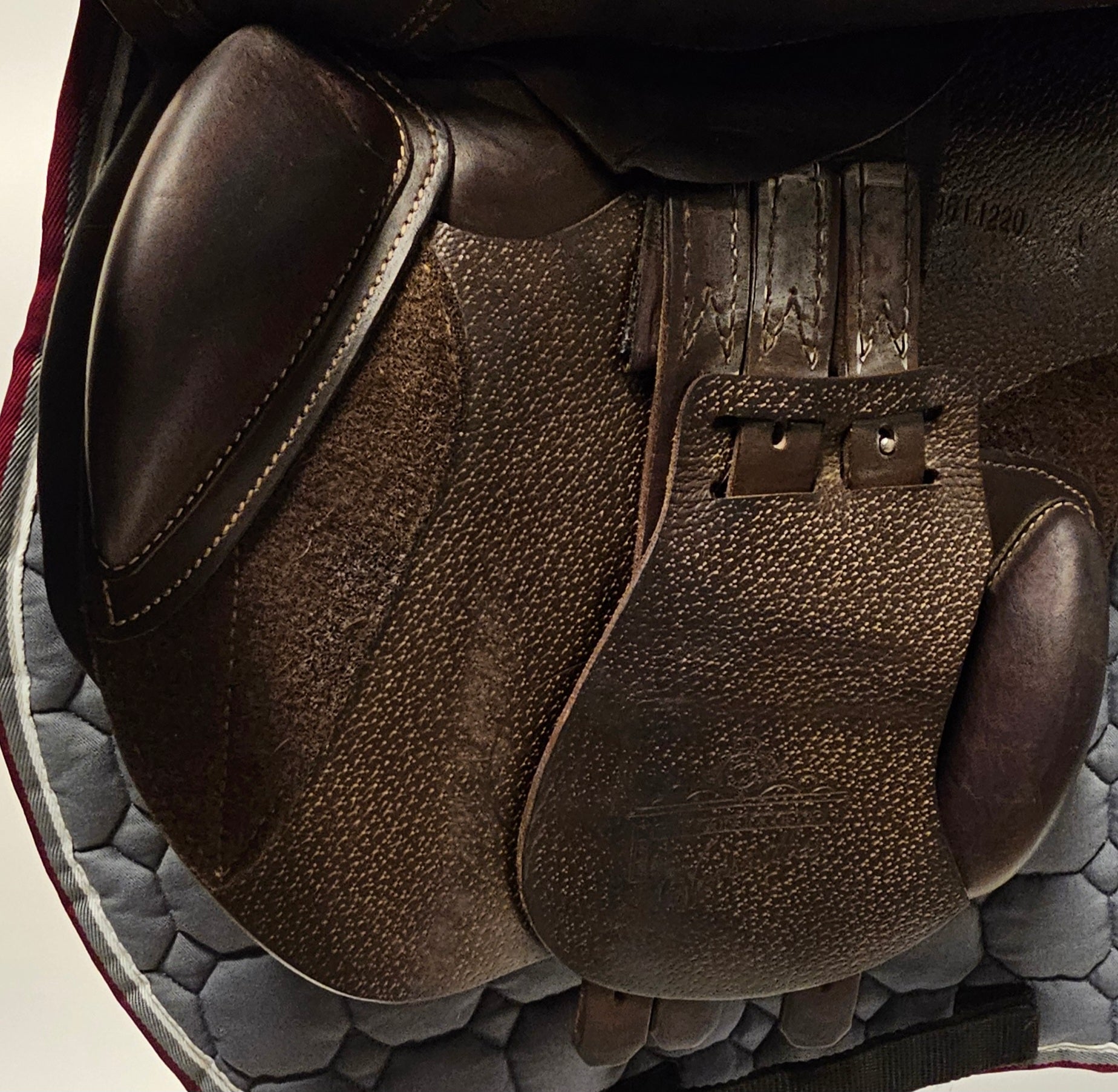 Prestige Versailles Hoppsadel 17"/34