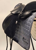 Ladda upp bild till gallerivisning, Bates Innova Dressyrsadel 17,5&quot;/M
