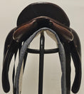 Load image into Gallery viewer, Devoucoux Makila Dressyrsadel 17"/ M
