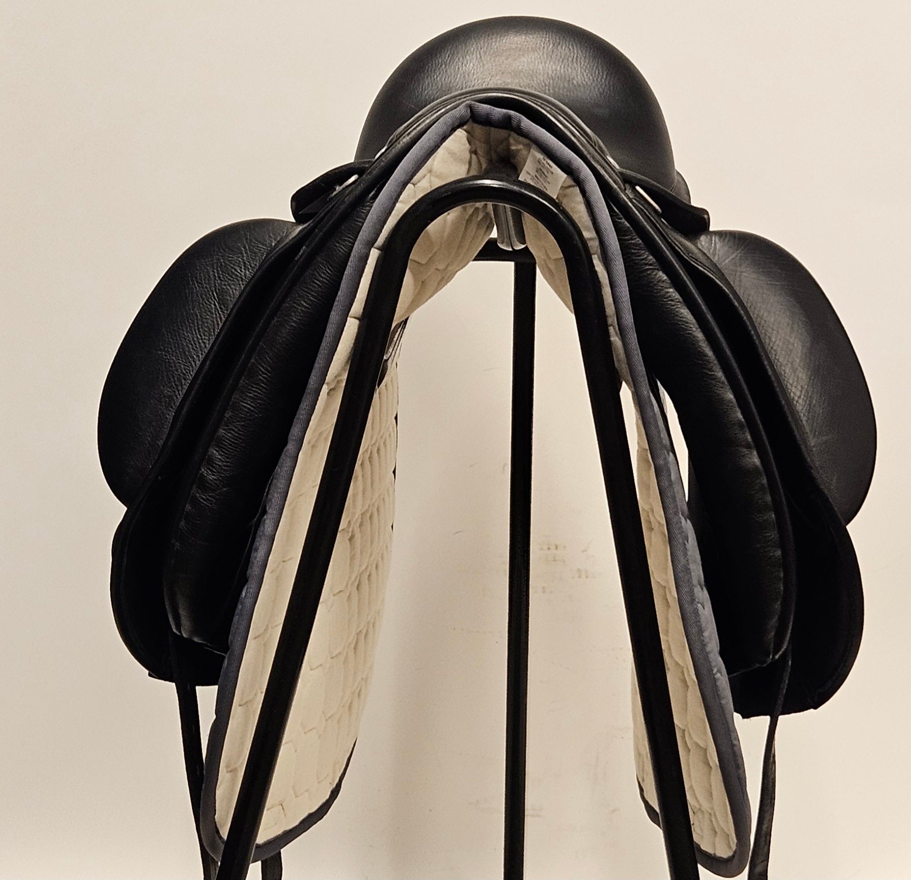 Custom Wolfgang Solo Dressyrsadel 16"/W