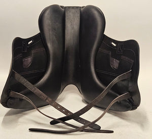 Childeric DSC Dressyrsadel 17"/MW