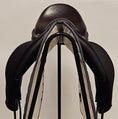 Load image into Gallery viewer, Equipe Viktoria Dressyrsadel 17,5"/M
