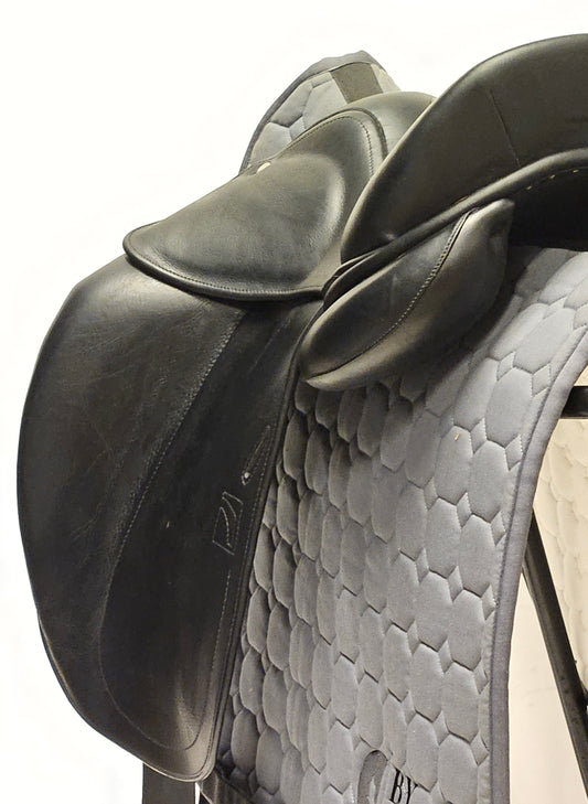 Childeric DSC Dressyrsadel 17"/MW