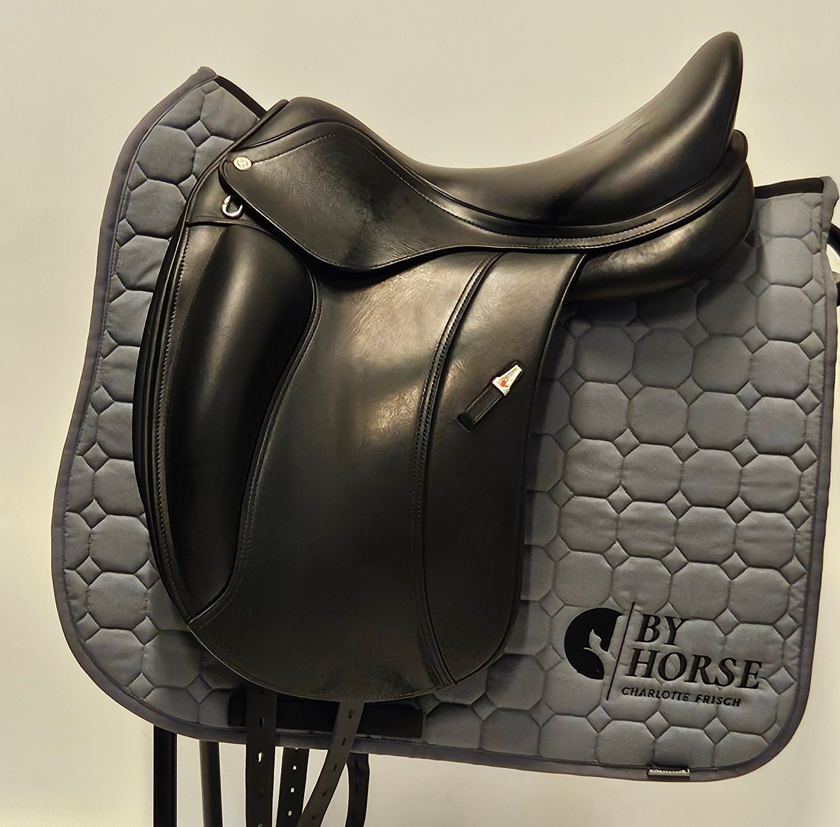 Equipe Olympia Dressyrsadel 17"/+0,5