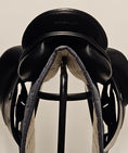 Load image into Gallery viewer, Erreplus Vittoria Dressyrsadel 17,5"/34
