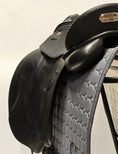 Load image into Gallery viewer, Kieffer Wellington Exclusiv dressyrsadel 17"/M

