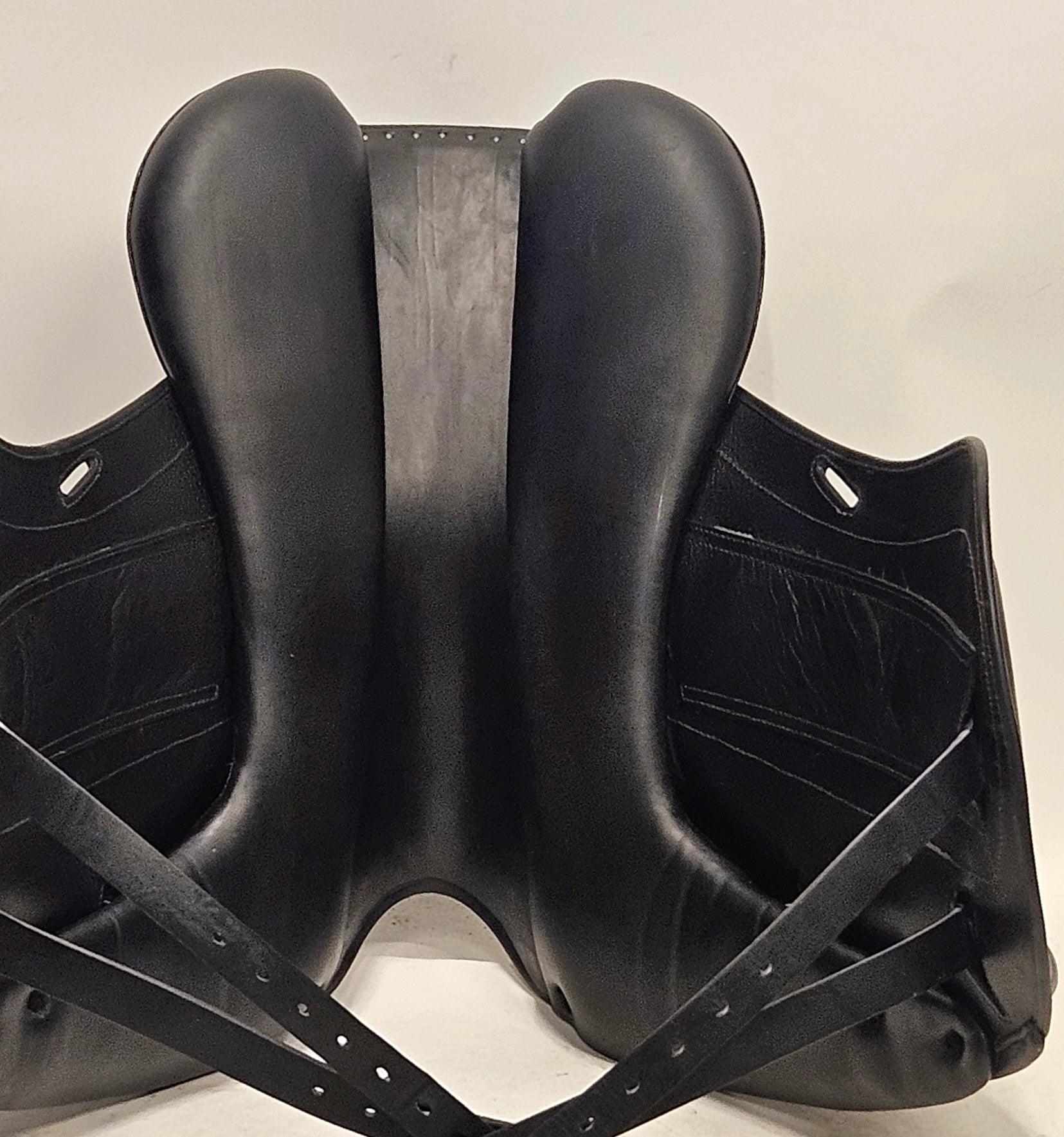Childeric DFI Dressyrsadel 17"/M