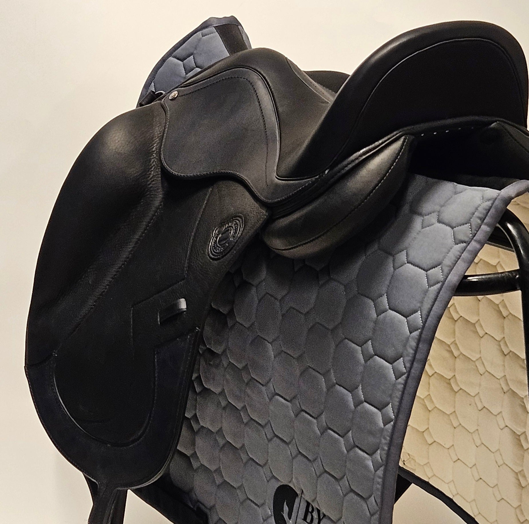 Antares Signature Dressyrsadel 17"/MW Ullpaneler