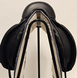 Ladda upp bild till gallerivisning, Paul Jones Dressyrsadel 17&quot;/W
