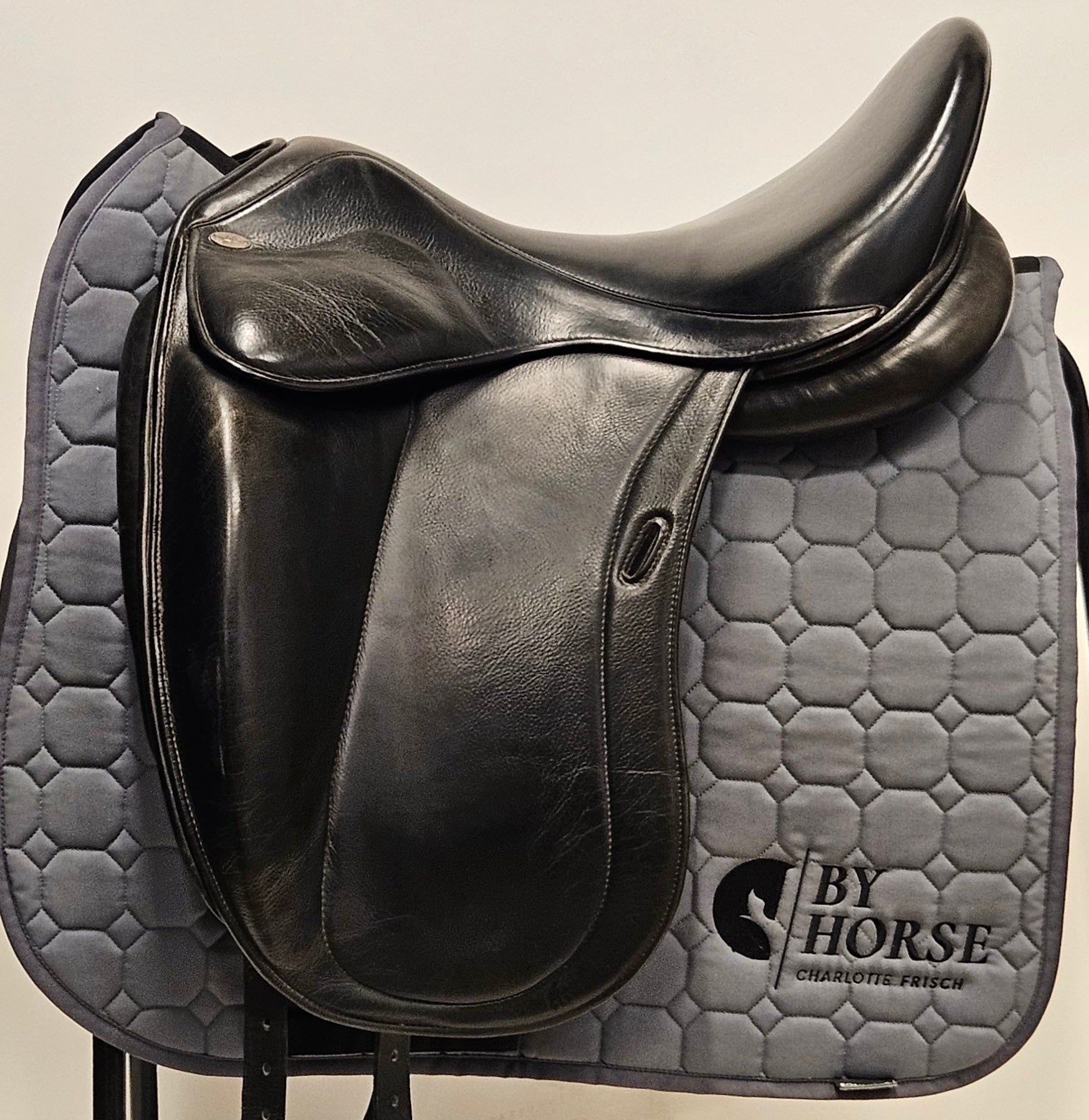 Santa Cruz Leopold AG Dressyrsadel 18,5"/M (ändringsbar)
