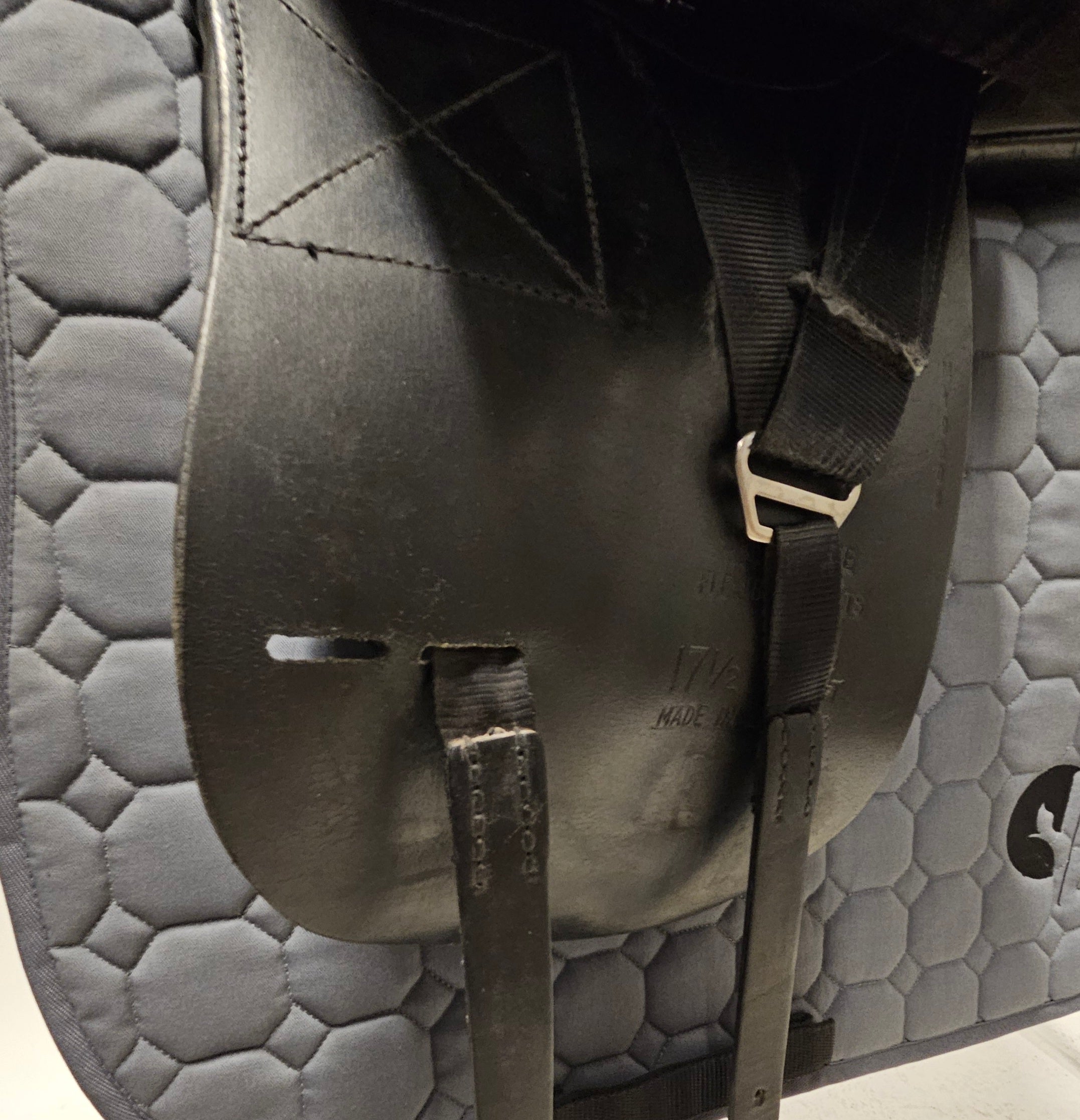 Connector Dressyrsadel 17,5"/3,5
