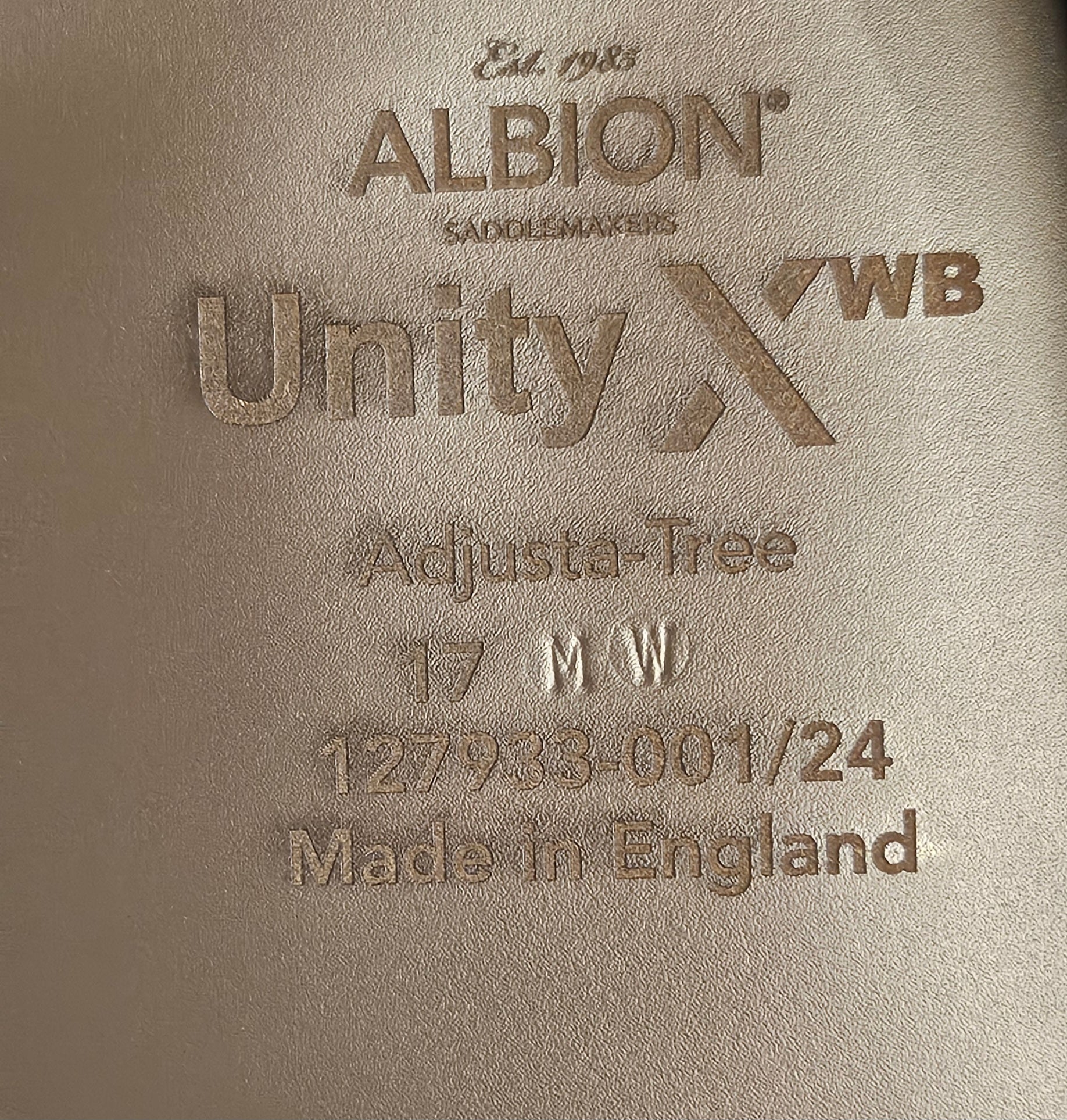 Albion Unity X WB Dressyrsadel 17"/MW
