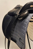 Load image into Gallery viewer, Santa Cruz Leopold AG Dressyrsadel 18,5"/M (ändringsbar)
