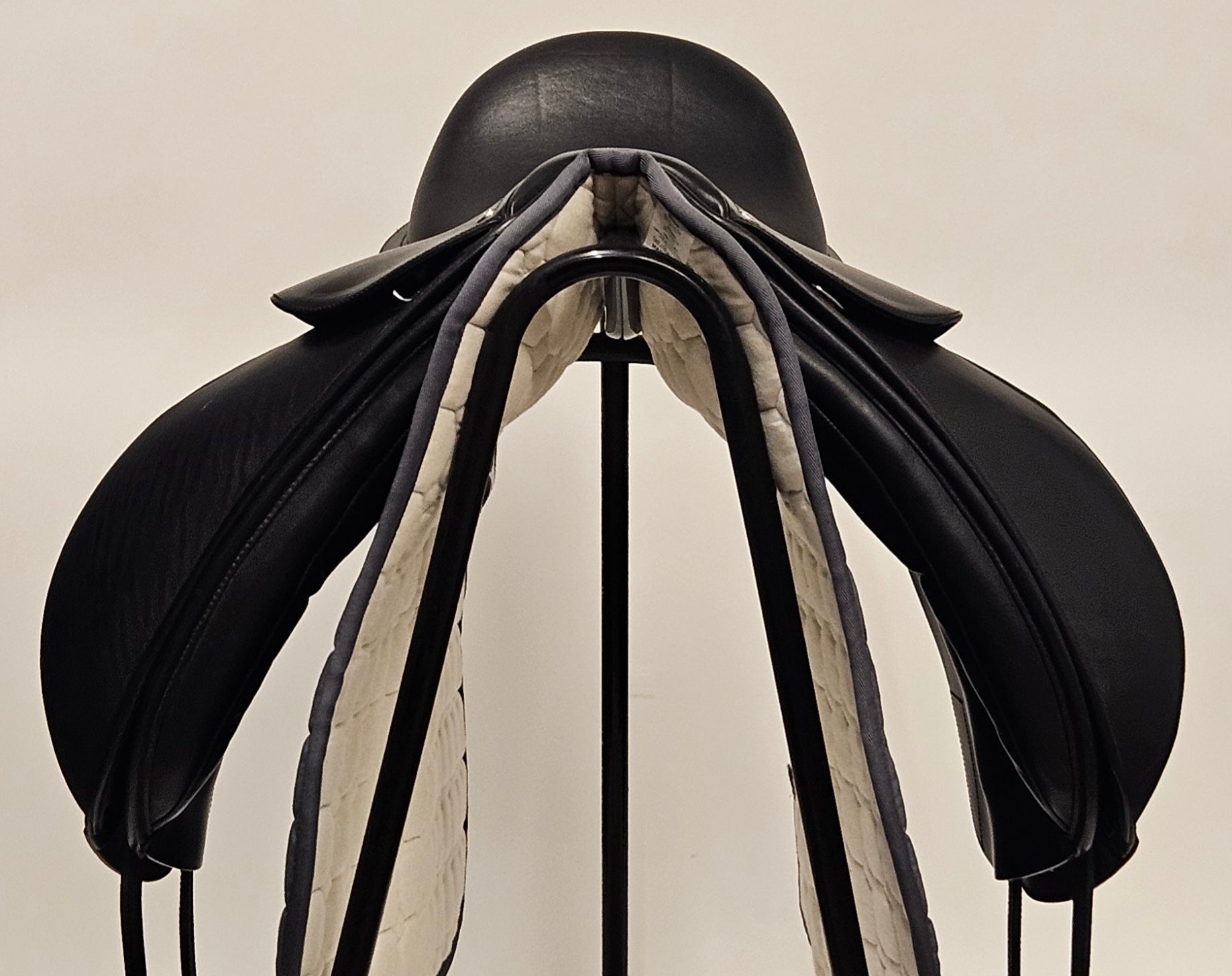 Bates Innova Dressyrsadel 17,5"/M