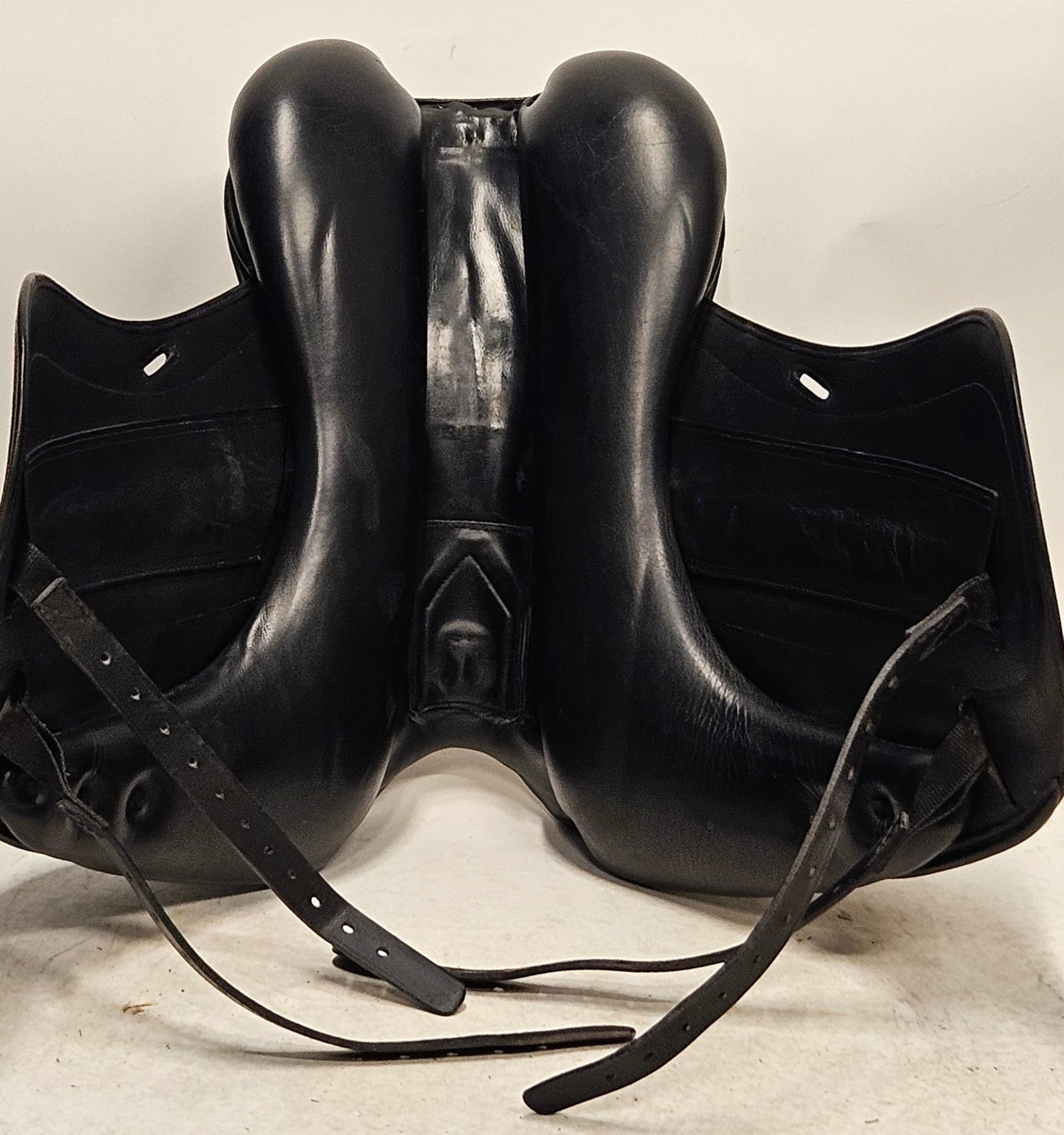 Santa Cruz Leopold AG Dressyrsadel 18,5"/M (ändringsbar)
