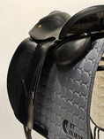 Load image into Gallery viewer, Fichtbauer VMH Dressyrsadel 17,5"/MW
