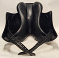 Load image into Gallery viewer, Equipe Olympia Dressyrsadel 17"/M
