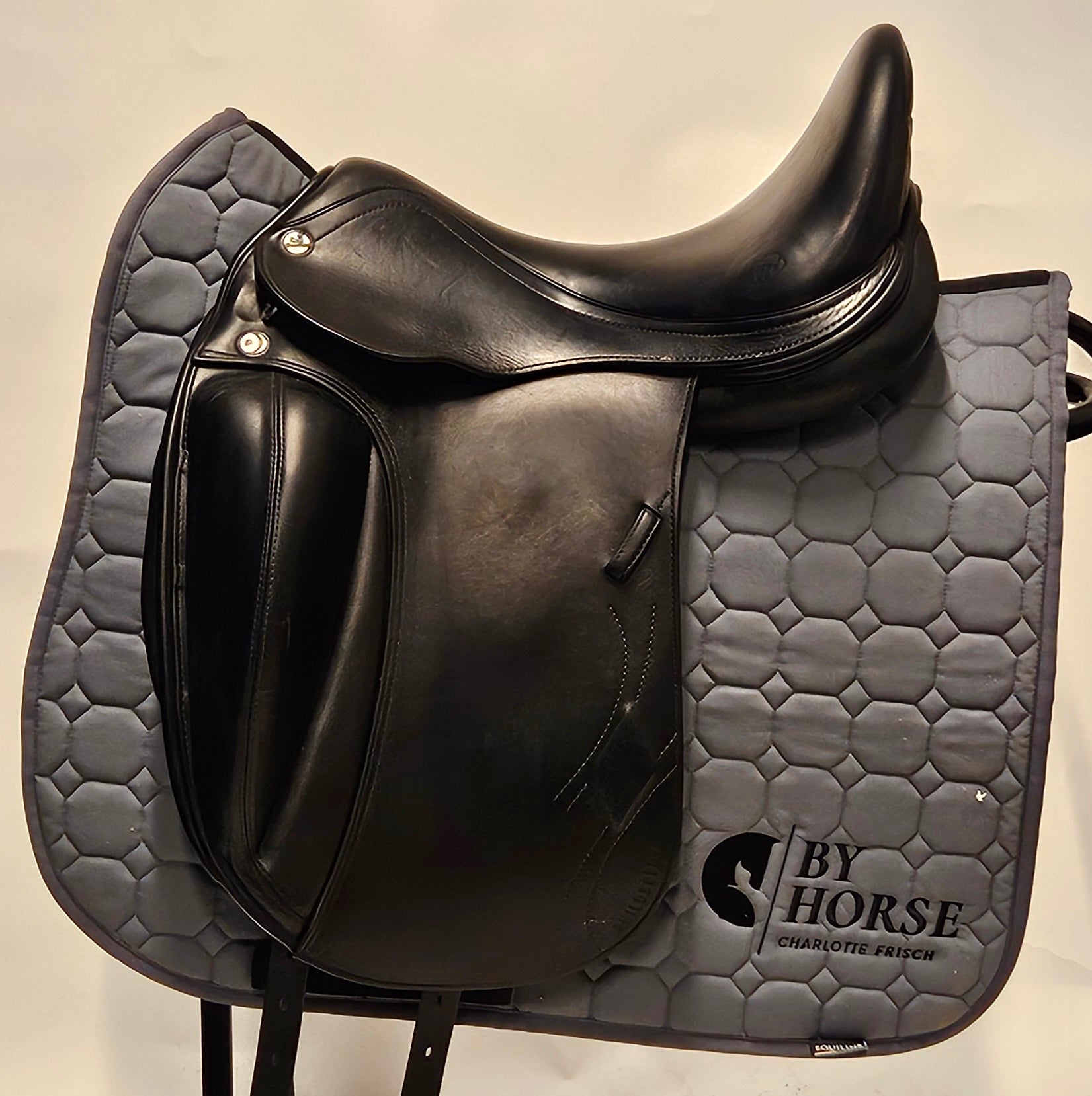 Prestige Philosophy Dressyrsadel 16"/34