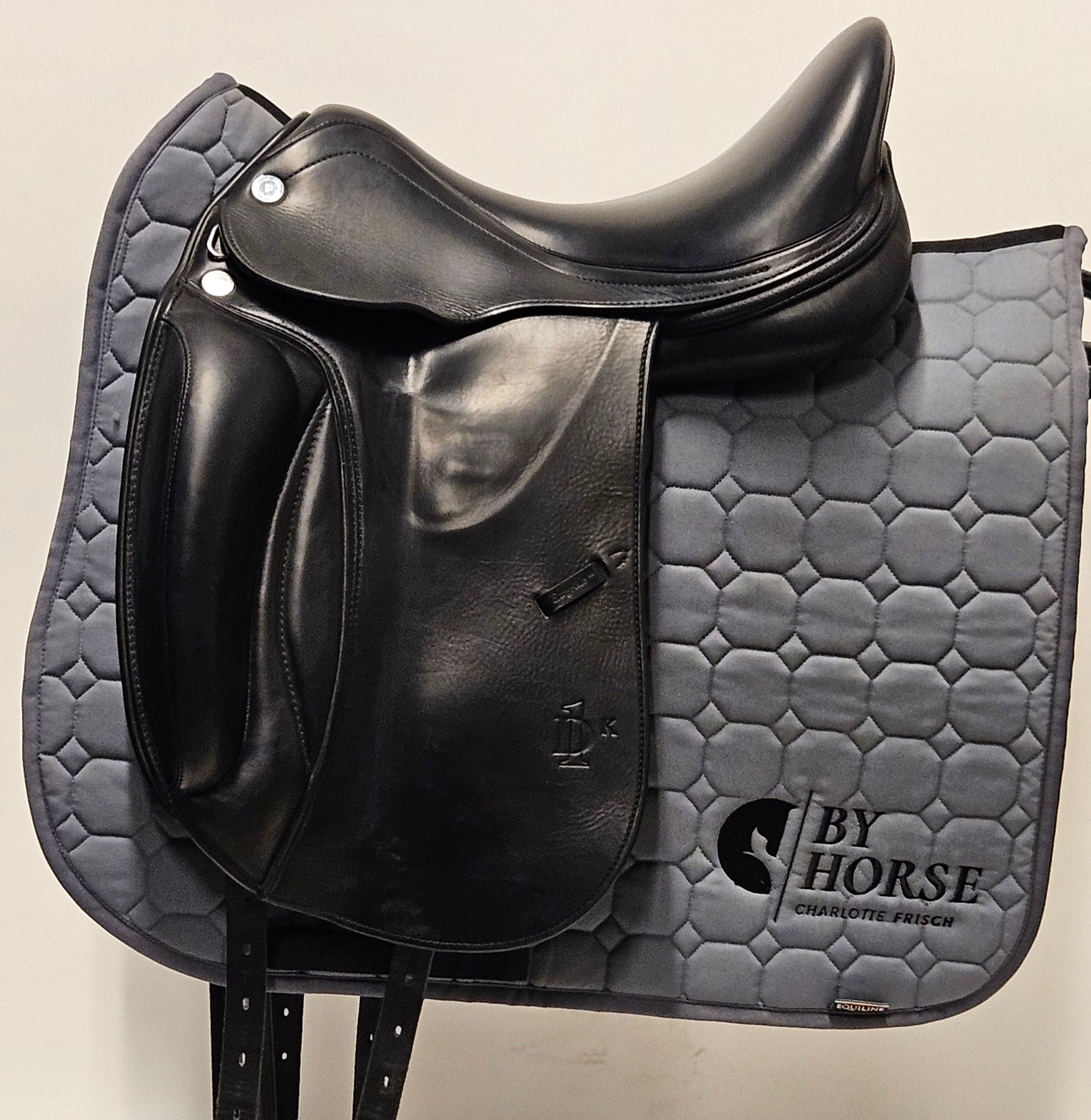 Prestige D1 Dressyrsadel 16"/M