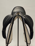 Load image into Gallery viewer, Antares Tempo Dressyrsadel 17,5"

