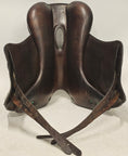 Load image into Gallery viewer, Equipe Viktoria Dressyrsadel 17,5"/M

