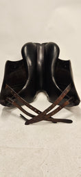 Load image into Gallery viewer, Equipe Olympia Dressyrsadel 17"/+1
