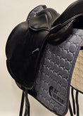 Load image into Gallery viewer, Amerigo Vega Dressyrsadel 17"+1,5
