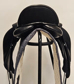 Ladda upp bild till gallerivisning, Bates Innova Dressyrsadel 18&quot;/MW
