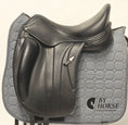 Load image into Gallery viewer, Equipe Viktoria Dressyrsadel 17"/+1
