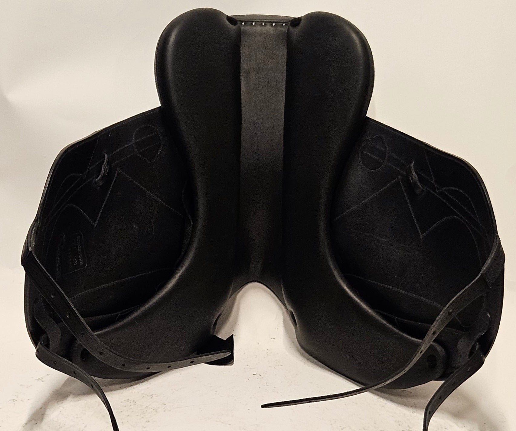 Antares Signature Dressyrsadel 17"/MW Ullpaneler