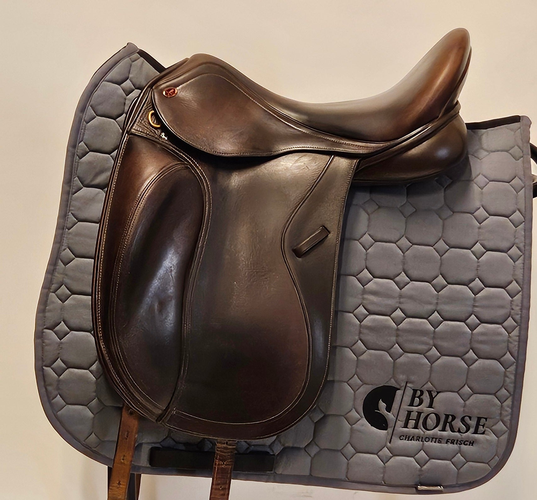 Lippo Integro Dressyrsadel 16"/XW (ändringsbar)