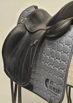 Ladda upp bild till gallerivisning, Equipe Viktoria Dressyrsadel 17,5&quot;/+2
