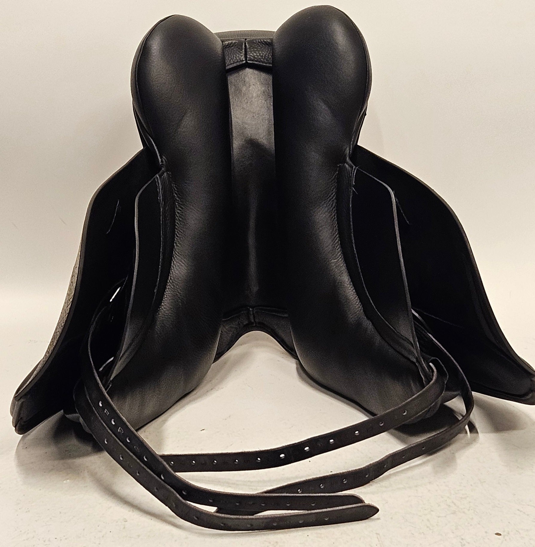 Paul Jones Dressyrsadel 17"/W
