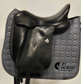 Load image into Gallery viewer, Bates Innova Dressyrsadel 17,5"/M

