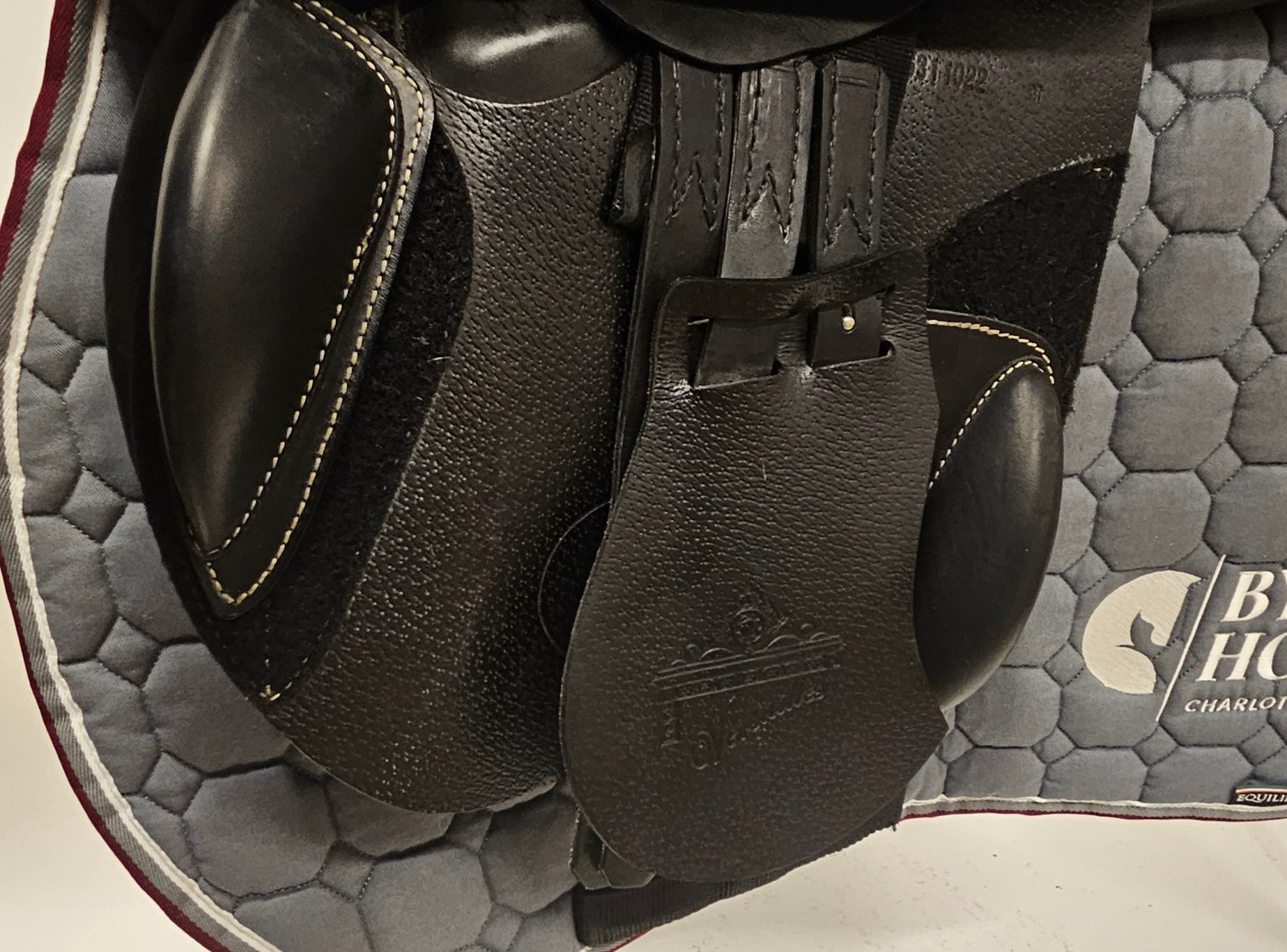 Prestige Versailles Hoppsadel 17"/34