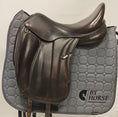 Load image into Gallery viewer, Equipe Viktoria Dressyrsadel 17,5"/M
