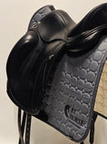 Load image into Gallery viewer, Equipe Viktoria Dressyrsadel 17,5"/+2
