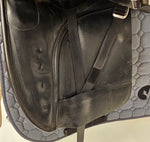 Ladda upp bild till gallerivisning, Bates Innova Dressyrsadel 18&quot;/MW
