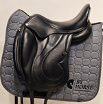 Ladda upp bild till gallerivisning, Antares Cadence Dressyrsadel 17&quot;/ MW
