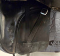 Load image into Gallery viewer, Bates Innova Dressyrsadel 17,5"/M
