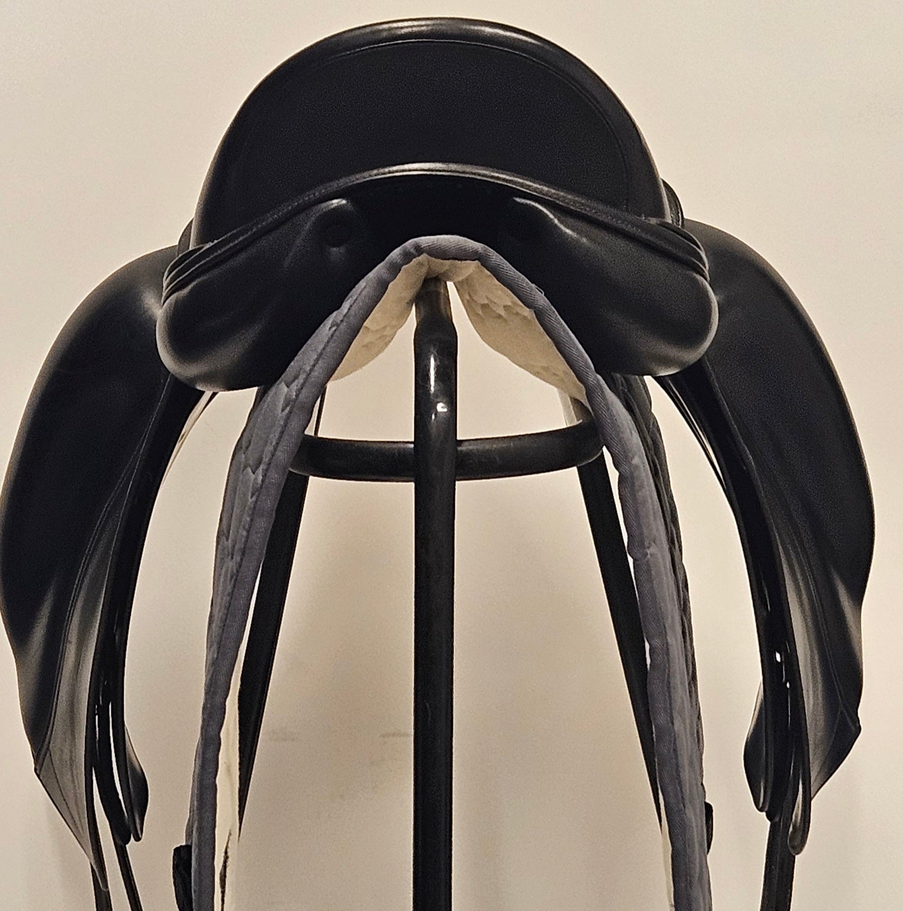 Equipe Special Dressyrsadel 17"L /+1,5