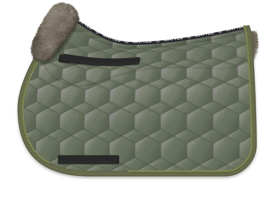 Mattes Schabrak med fårskinn